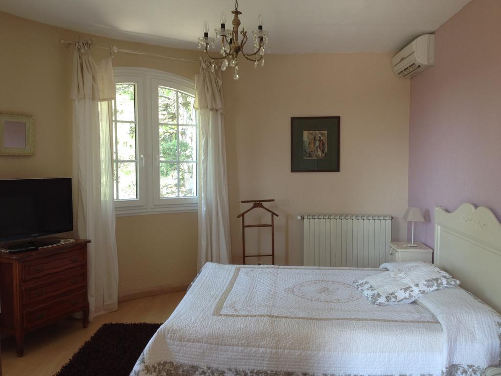 Logis Du Comte Bed & Breakfast ซูซ-ลา-รุส ภายนอก รูปภาพ